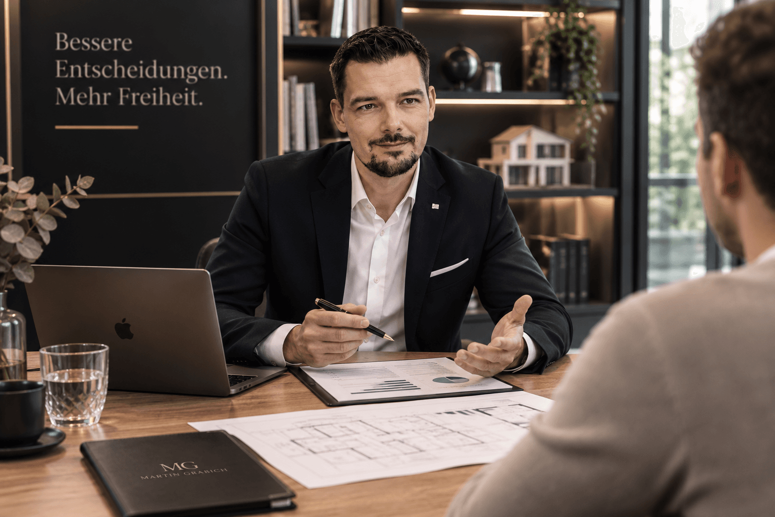 Martin Grabich in einer Beratung zur Baufinanzierung